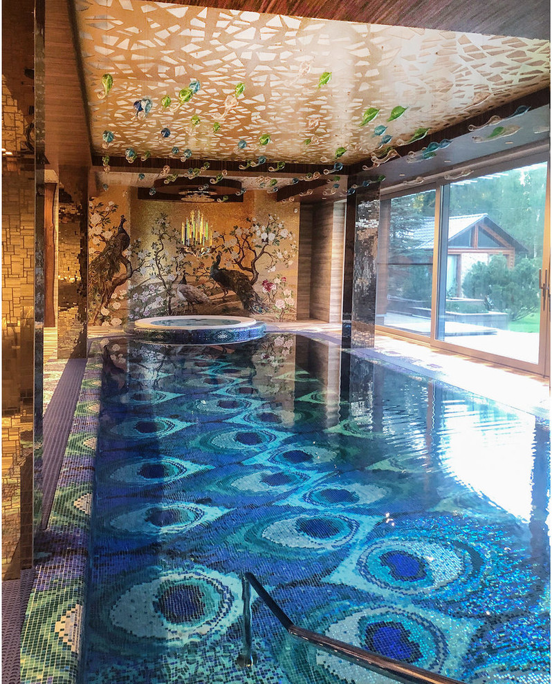 Частный бассейн в загородном доме под Санкт-Петербургом