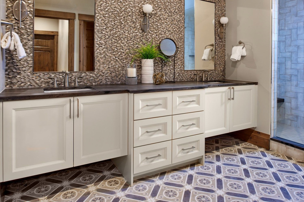 Home design - rustic home design idea in Denver