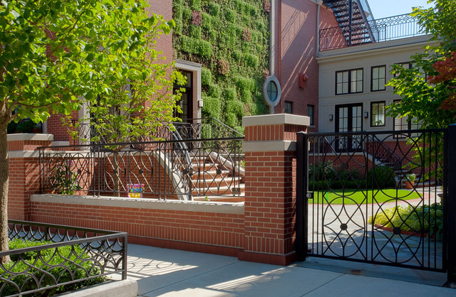 LG Construction + Development Exterior minimalistisch-garten