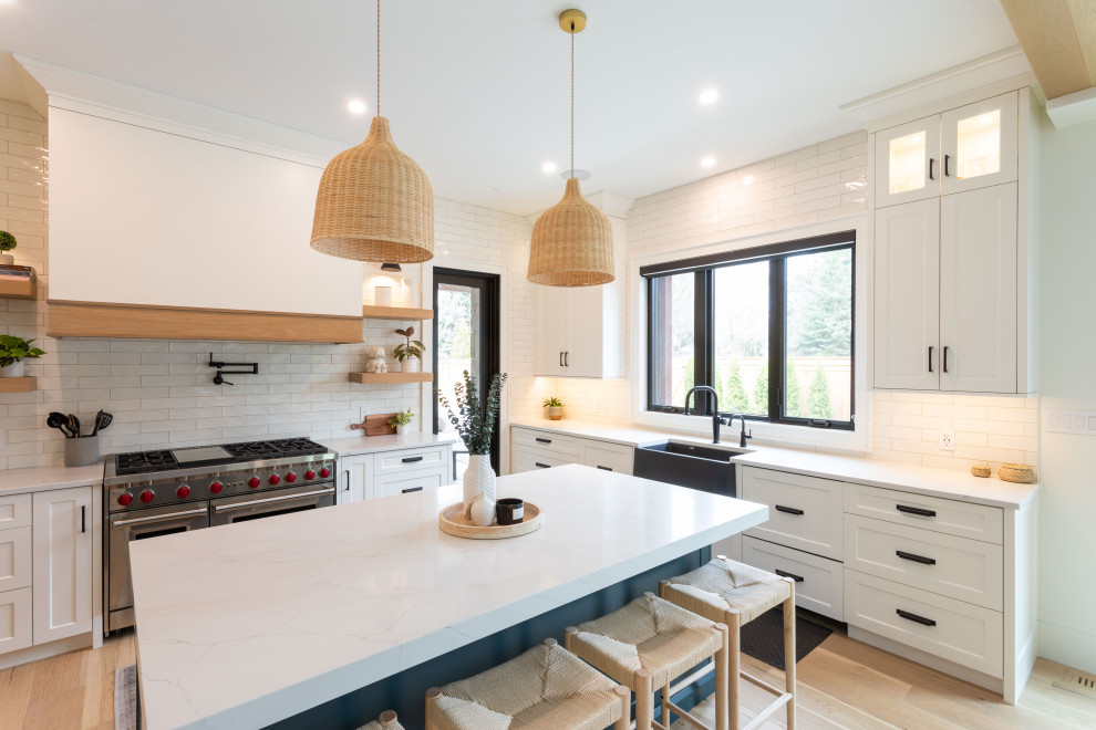 Transitional kitchen photo in Toronto