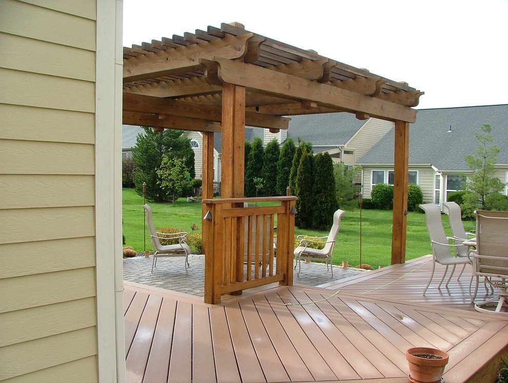 This is an example of a traditional patio in Cincinnati.