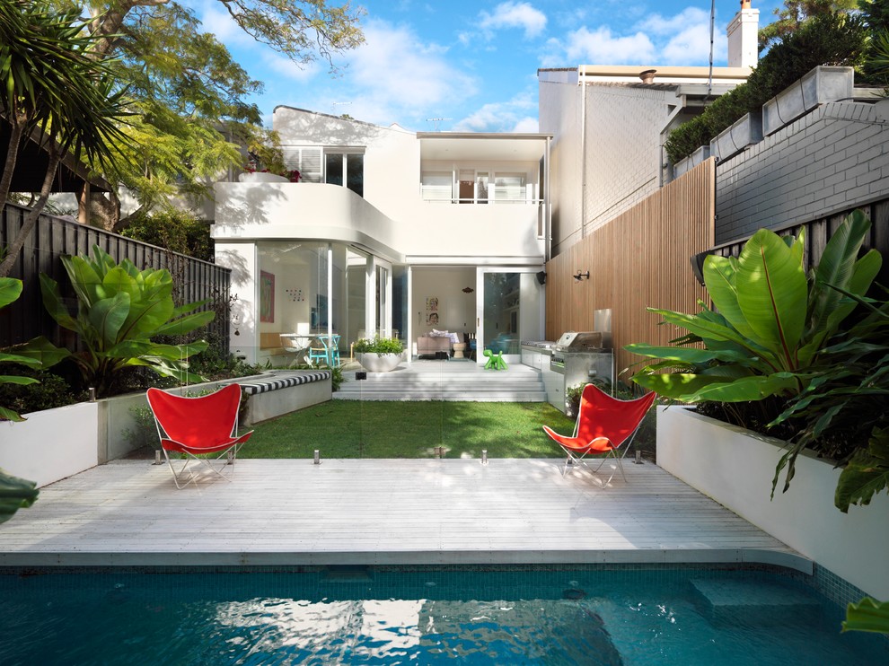 This is an example of a mid-sized contemporary two-storey white exterior in Sydney.