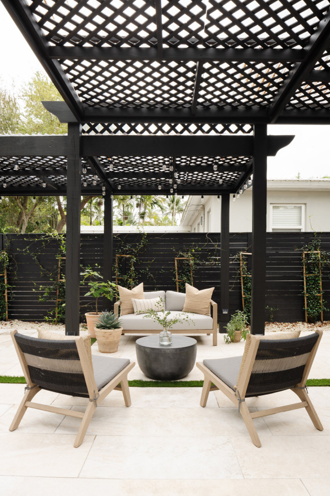 Inspiration for a transitional patio in Miami.