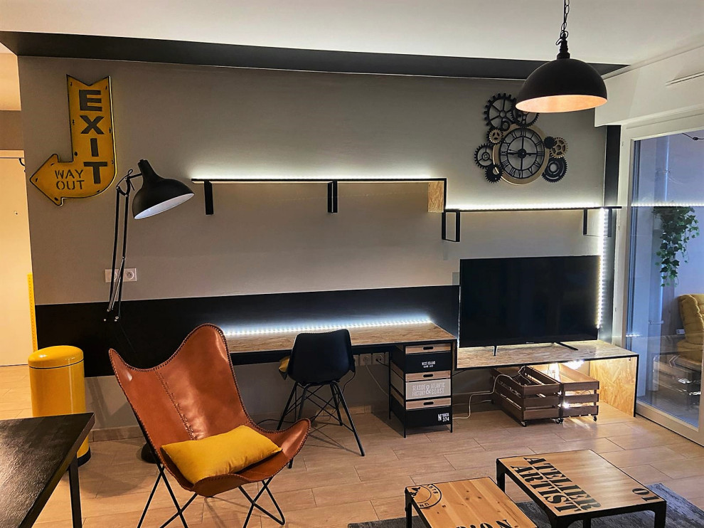 le coin télé / bureau