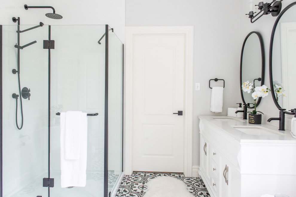 Home design - transitional home design idea in Toronto