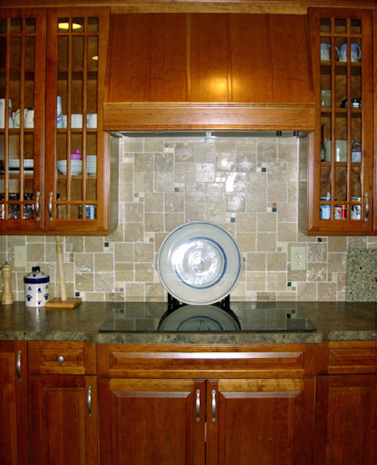 Kitchen - transitional kitchen idea in Minneapolis