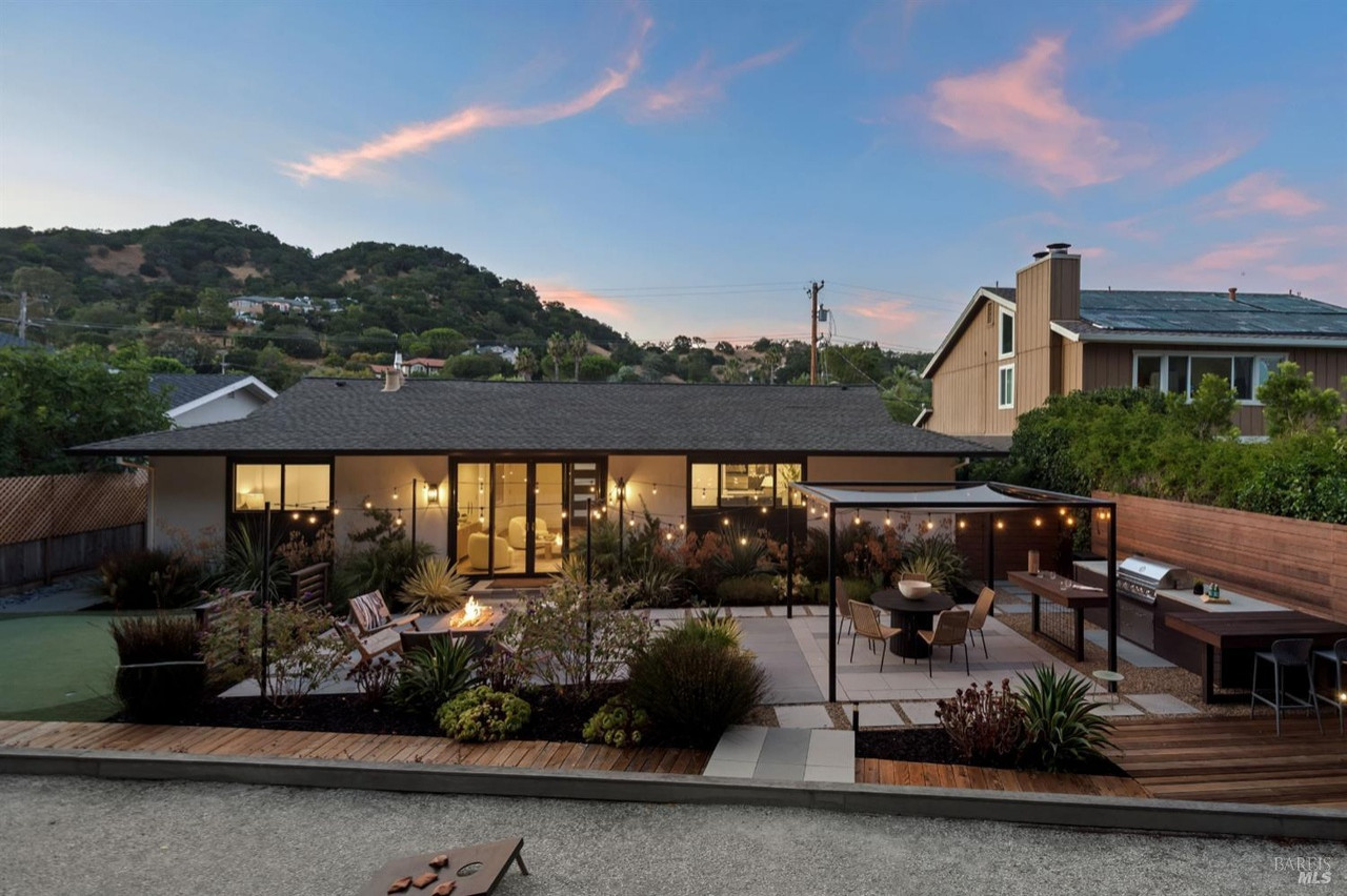 Contemporary Luxe Backyard