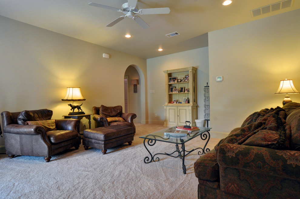 Home design - transitional home design idea in Dallas