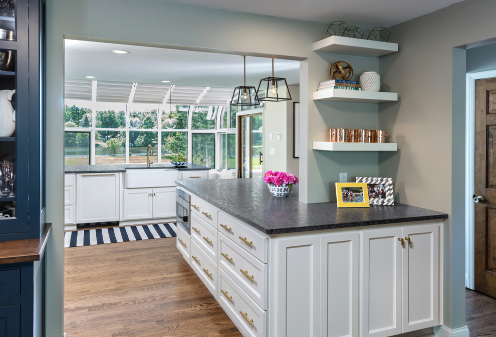 Kitchen - transitional kitchen idea in Milwaukee