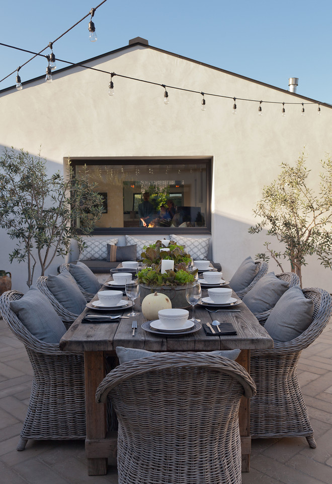 Design ideas for a contemporary patio in Orange County.