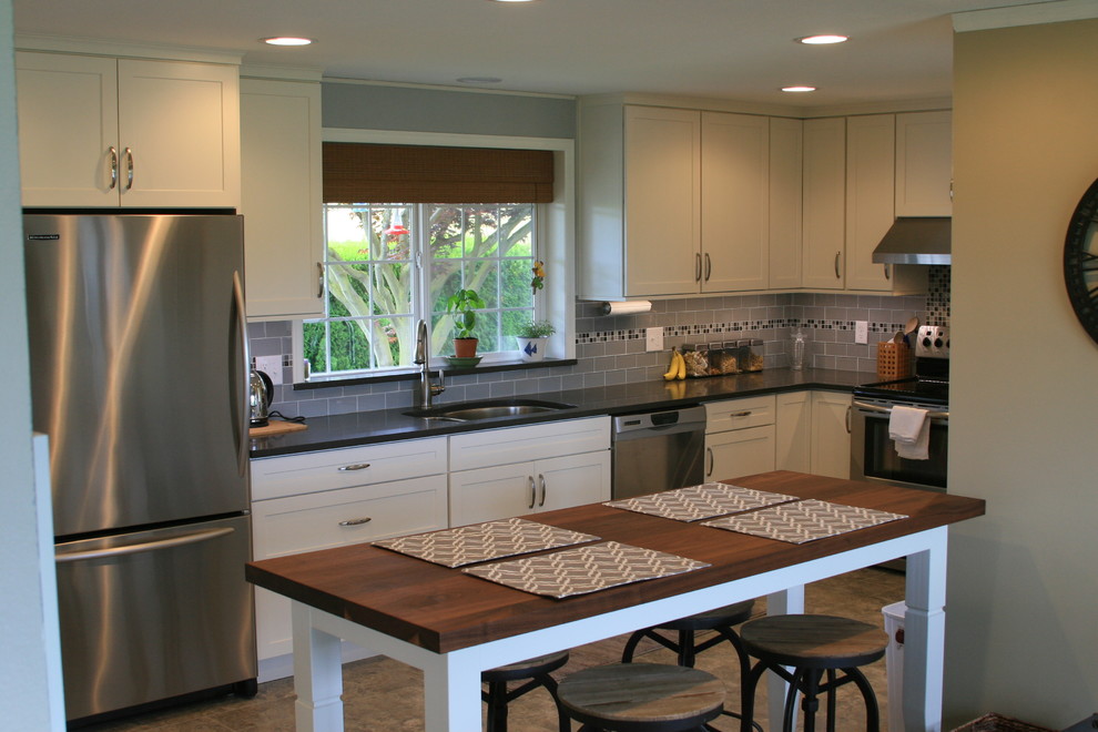Kitchen - transitional kitchen idea in Seattle