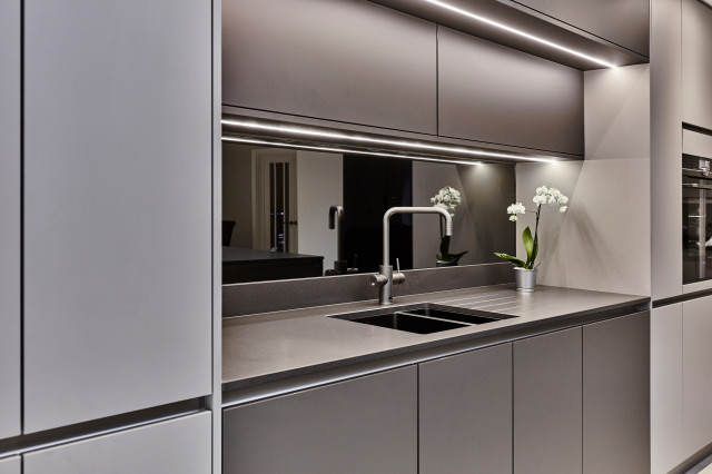 Anthracite & Platinum grey handle-less kitchen trendy-koekken