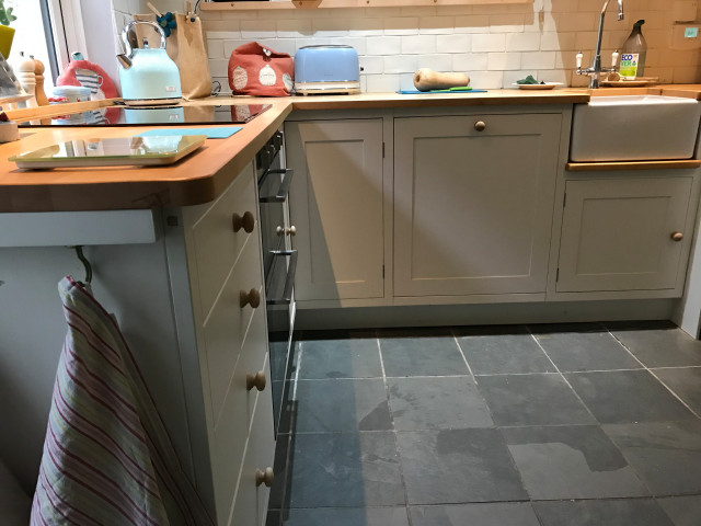 Small cottage kitchen traditional-kitchen