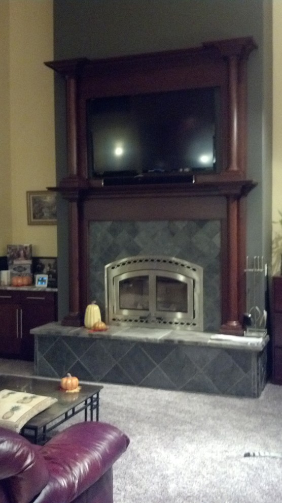 Example of a transitional home design design in Seattle
