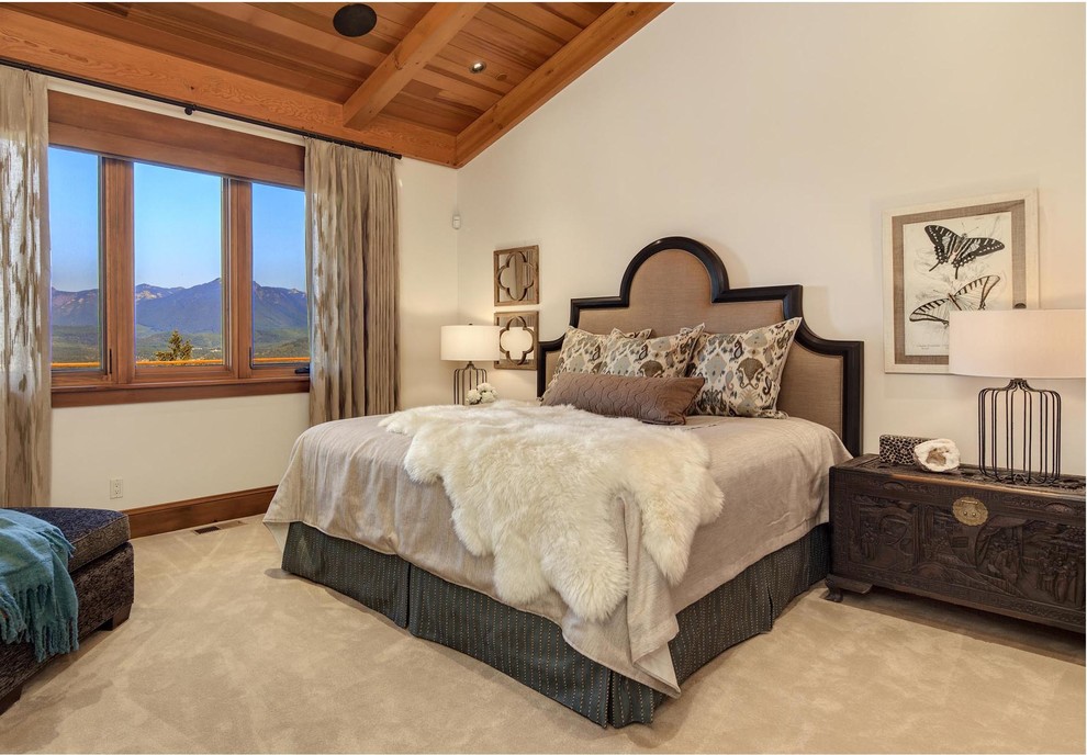 Bedroom - rustic bedroom idea in Seattle