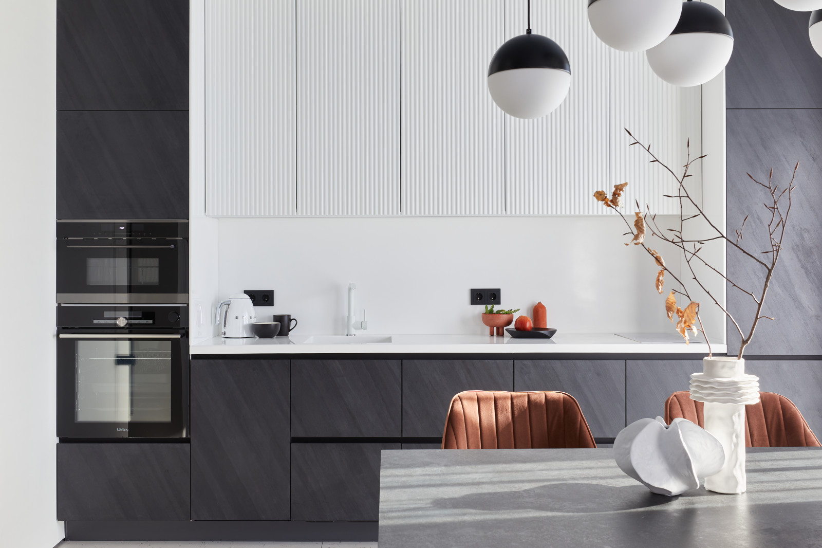 Монохромный минимализм