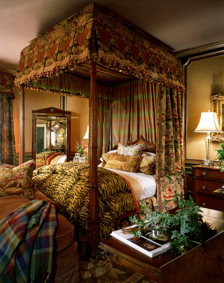 Photo of a traditional bedroom in Bridgeport.