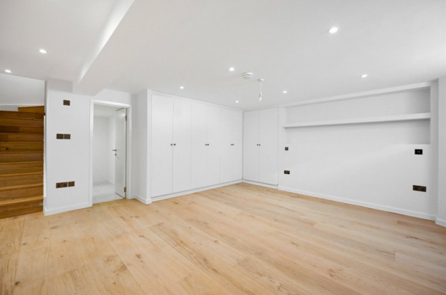 St. Stephen's Avenue contemporary-sovrum