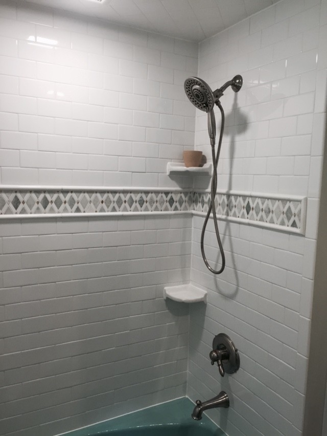 Mid-sized traditional master bathroom in Bridgeport with raised-panel cabinets, dark wood cabinets, an alcove tub, a shower/bathtub combo, a two-piece toilet, multi-coloured tile, porcelain tile, grey walls, porcelain floors, an undermount sink, granite benchtops, grey floor and a shower curtain.