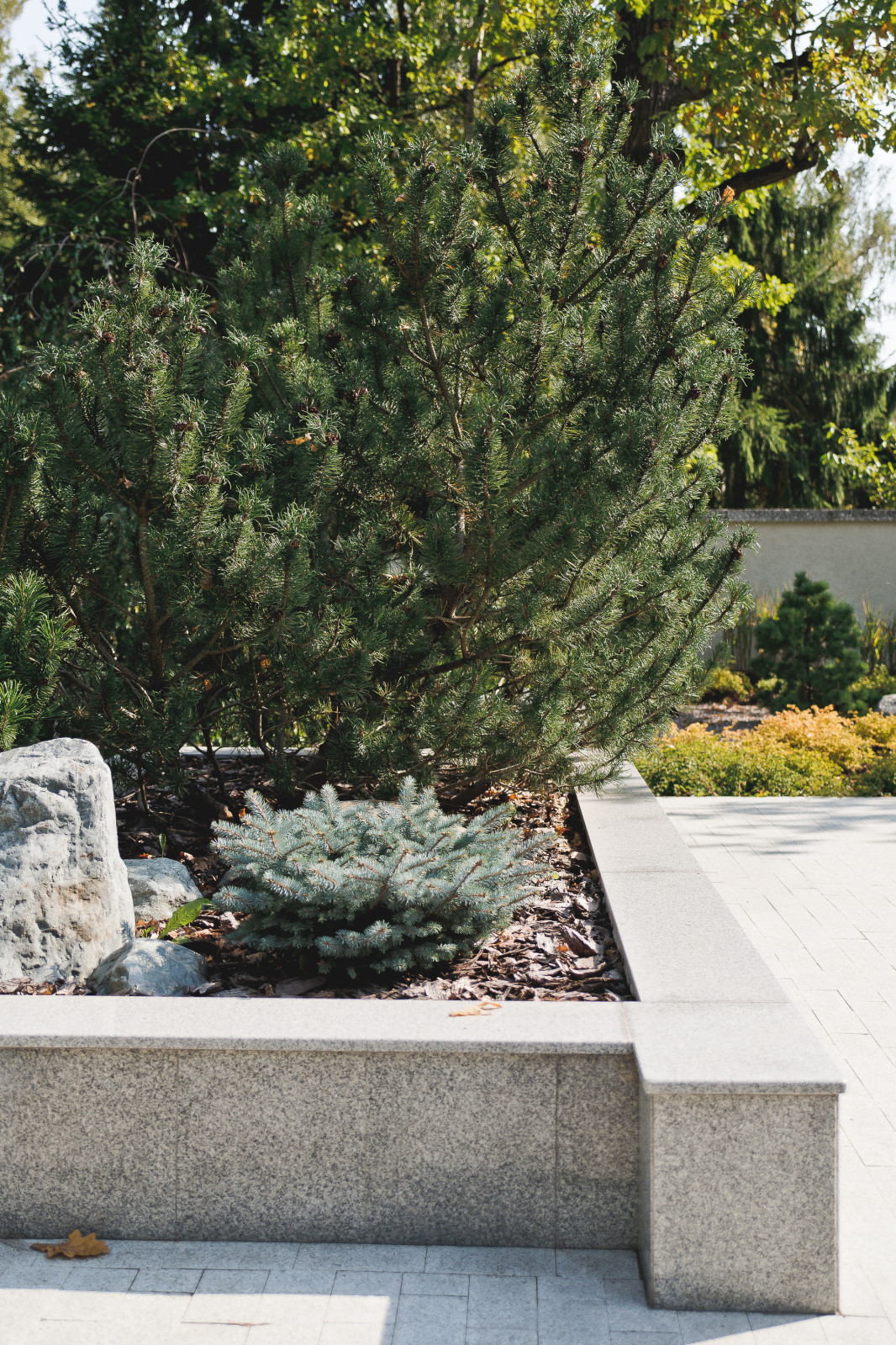 Маленький сад перед таунхаусом