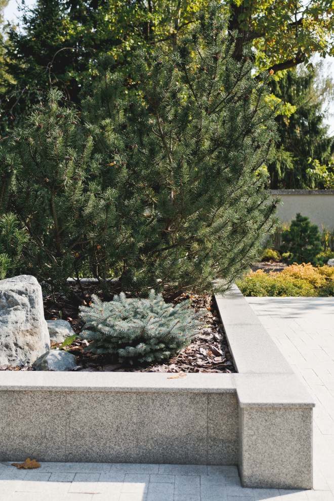 Маленький сад перед таунхаусом