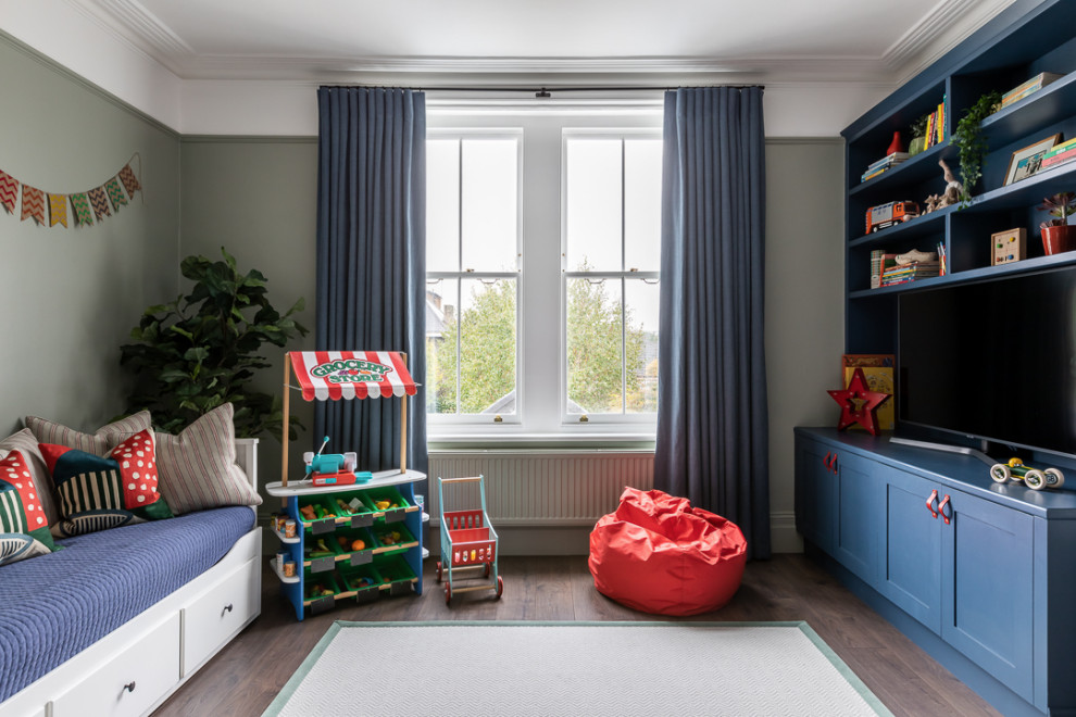 Design ideas for a traditional kids' bedroom in London.