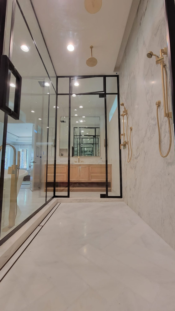 FRAMED SHOWERS