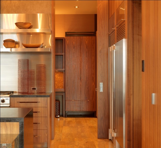 Quaker Bluff Residence rustic
