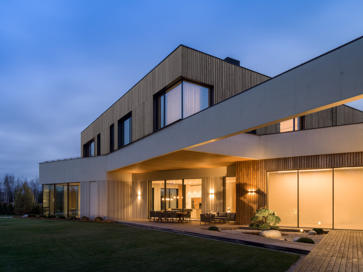 Дом из архитектурного бетона в поселке “Миллениум Парк”