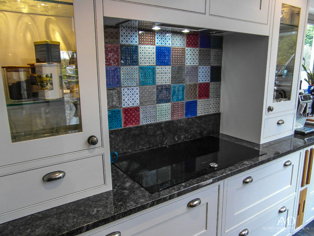 Colourful Kitchen with Patchwork Backsplash eclectico-cocina