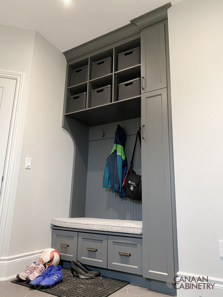 Home design - transitional home design idea in Toronto