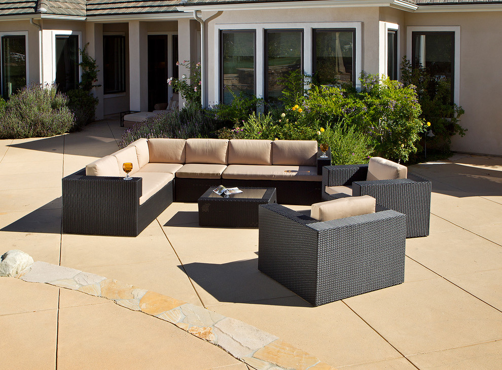 Inspiration for a contemporary patio in Los Angeles.
