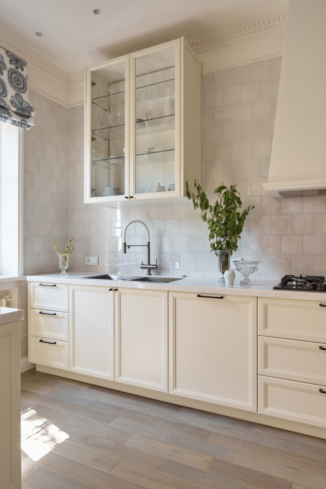 Столовая и кухня в розовую полоску