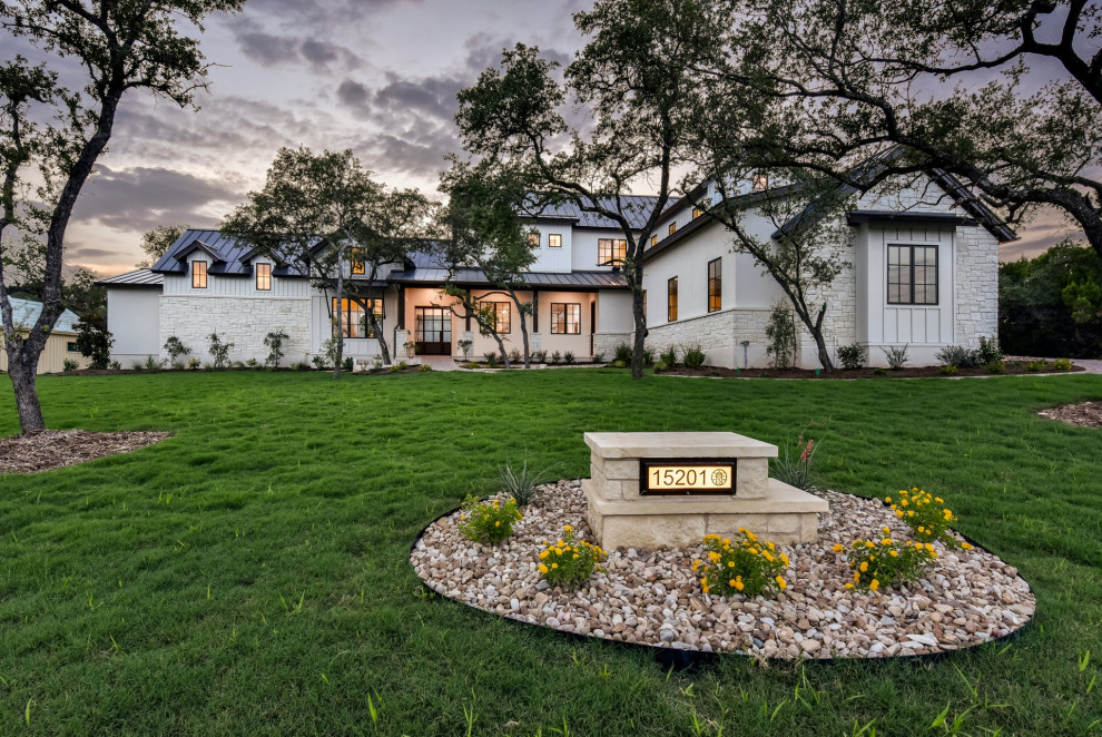 Inspiration for a modern exterior home remodel in Austin