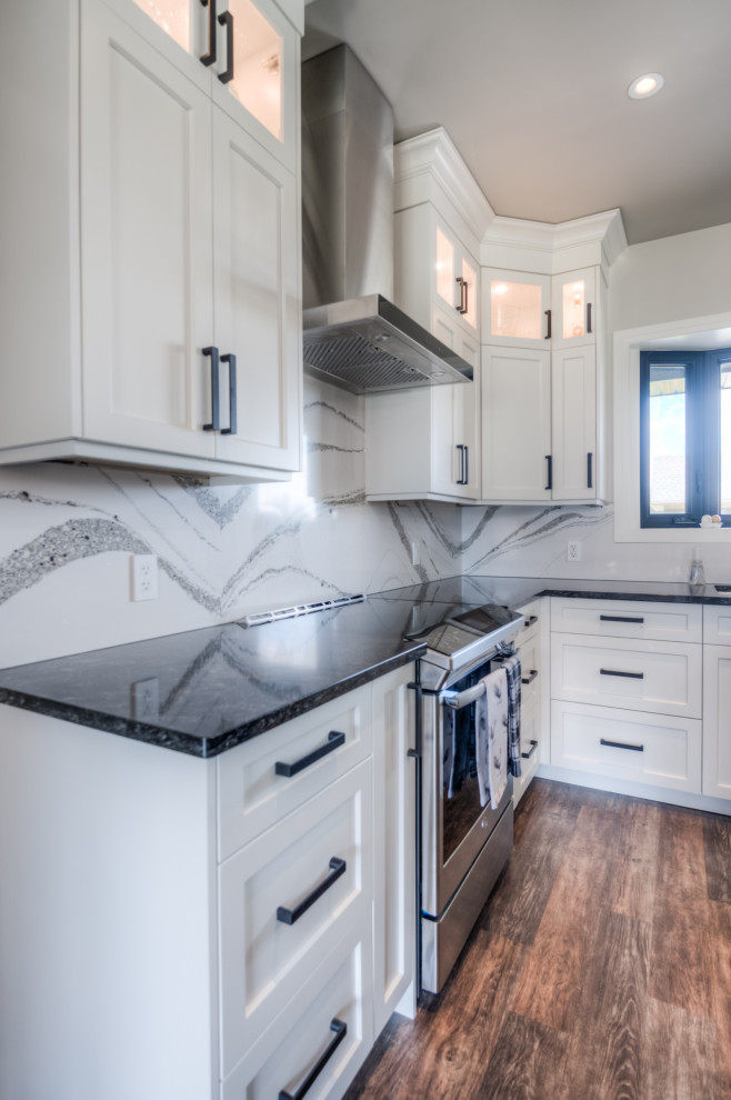 Eat-in kitchen - transitional eat-in kitchen idea with shaker cabinets, white cabinets, stainless steel appliances and an island