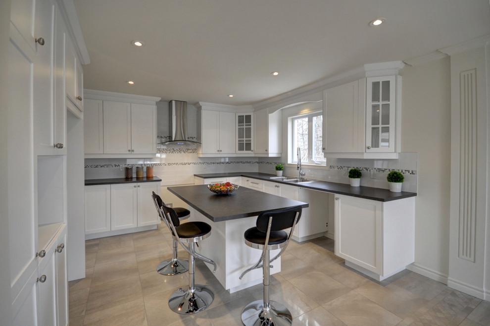 Photo of a mid-sized modern u-shaped separate kitchen in Montreal with a double-bowl sink, shaker cabinets, white cabinets, laminate benchtops, white splashback, porcelain splashback, porcelain floors and with island.