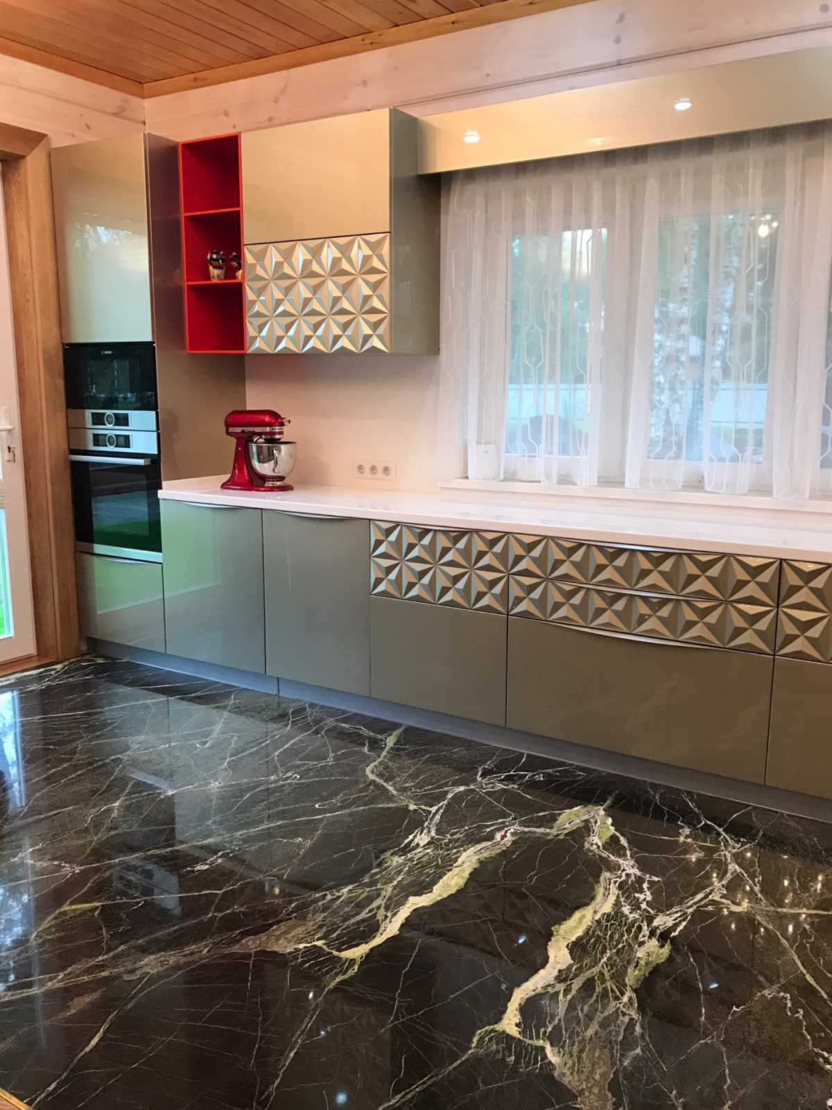 Кухня в деревянном доме в КП" Новоархангельское"