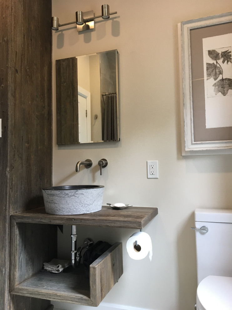 Home design - rustic home design idea in Ottawa