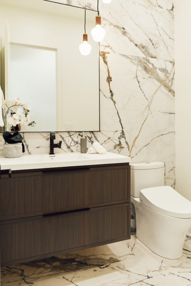 Idée de décoration pour un WC et toilettes minimaliste en bois foncé avec un placard à porte shaker, un bidet, un lavabo intégré, un plan de toilette en surface solide, un plan de toilette blanc et meuble-lavabo suspendu.