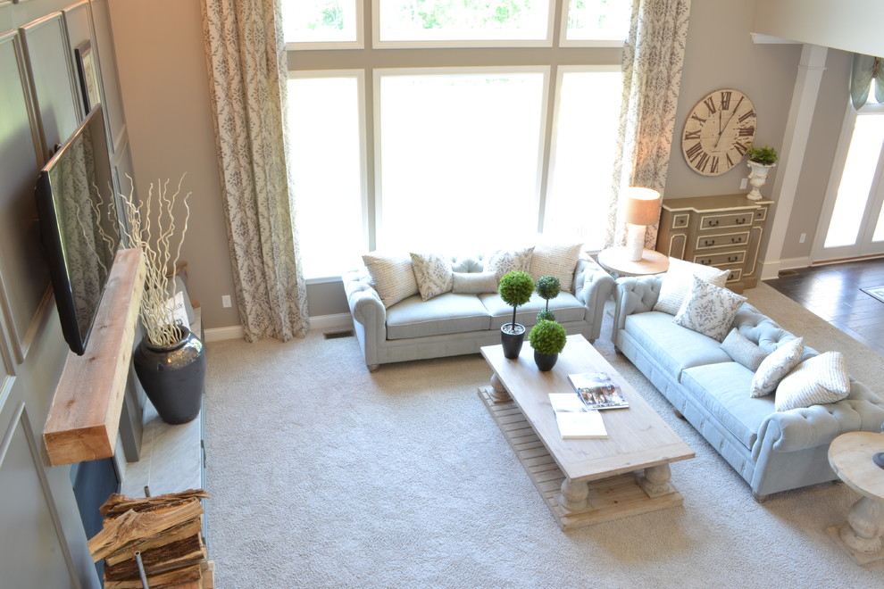 Photo of a transitional family room in Cincinnati.