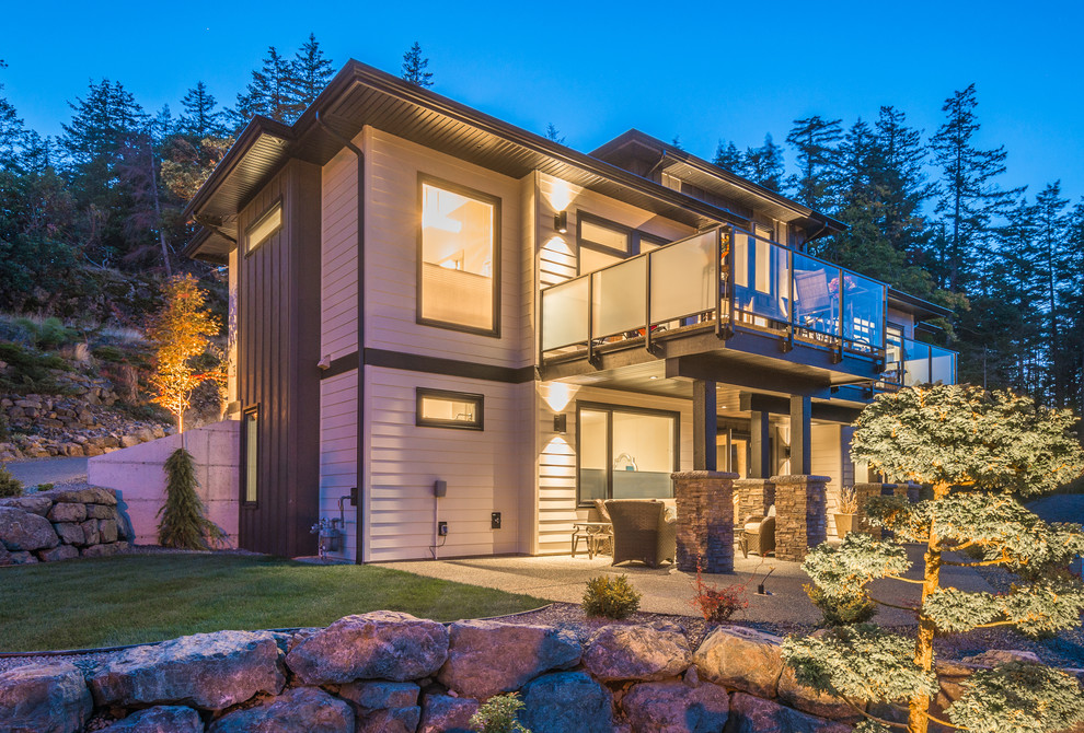 Home design - transitional home design idea