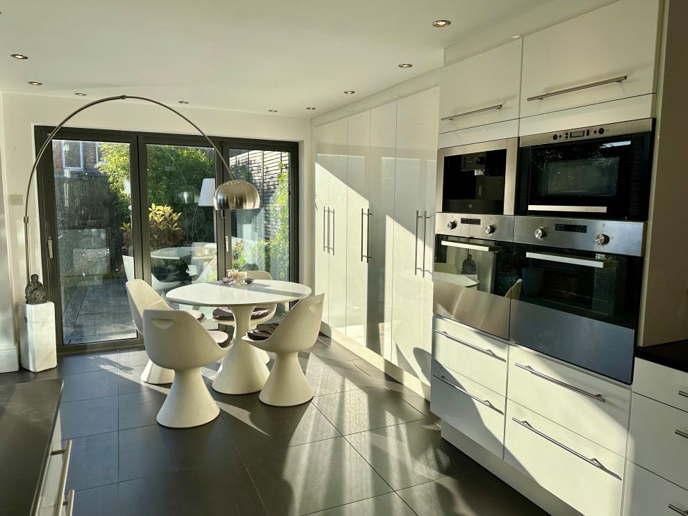 Contemporary Kitchen