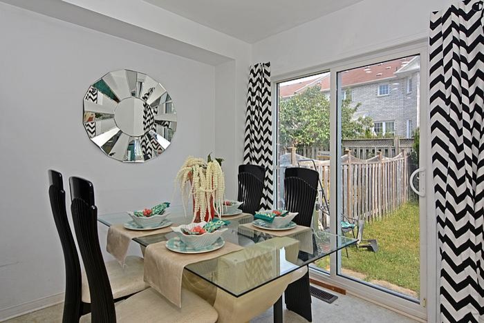 Kitchen - transitional kitchen idea in Toronto