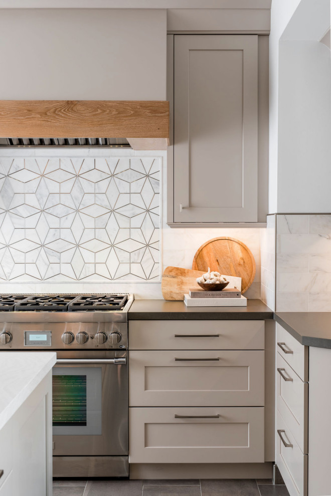 Kitchen - transitional kitchen idea in Sacramento
