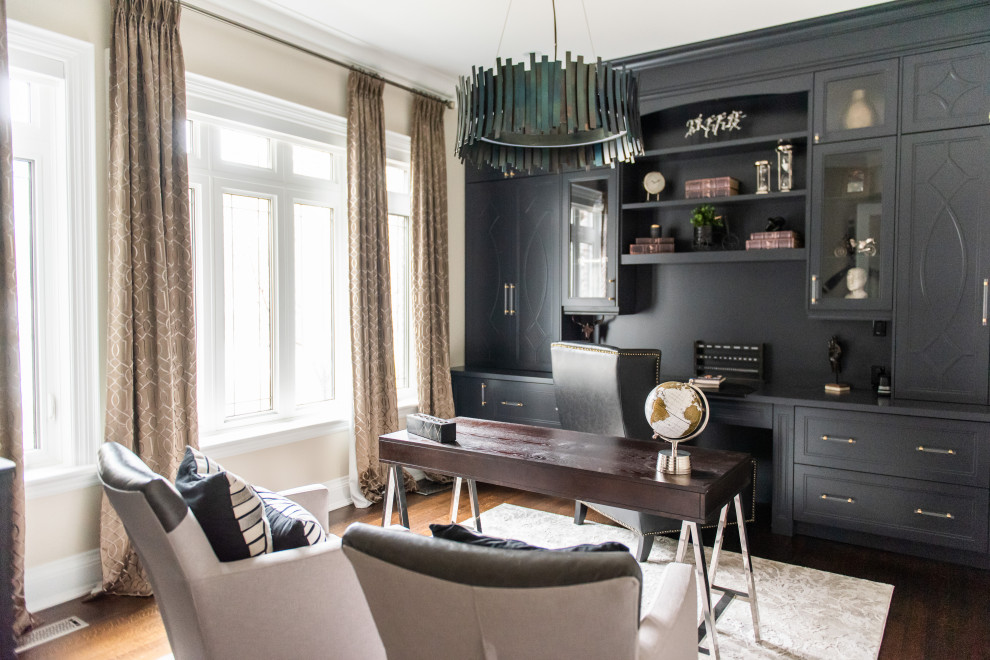 Transitional home design photo in Toronto
