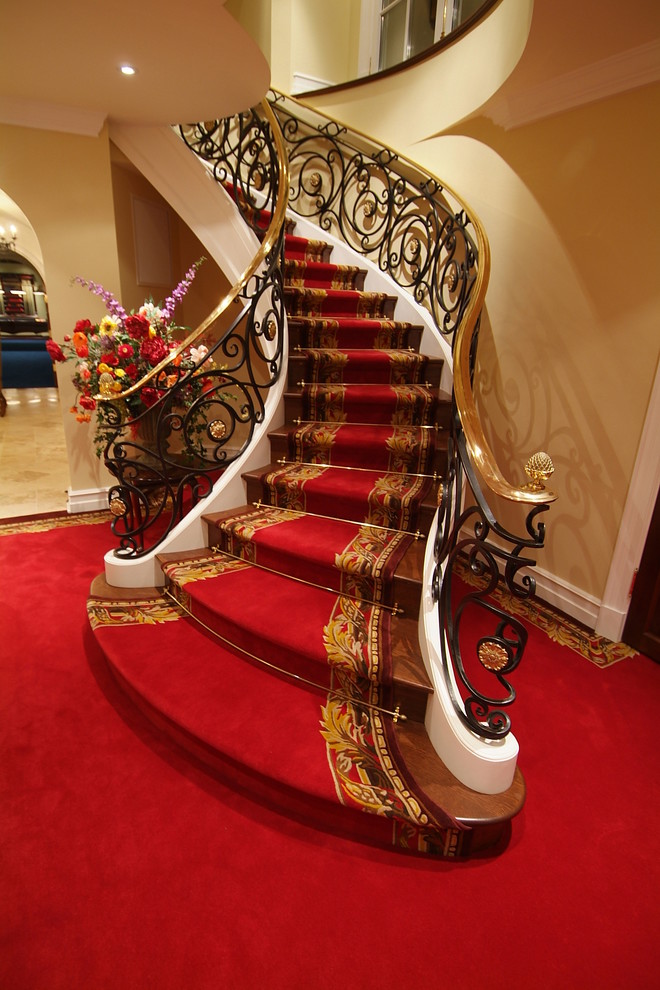 Elegant staircase photo in Montreal