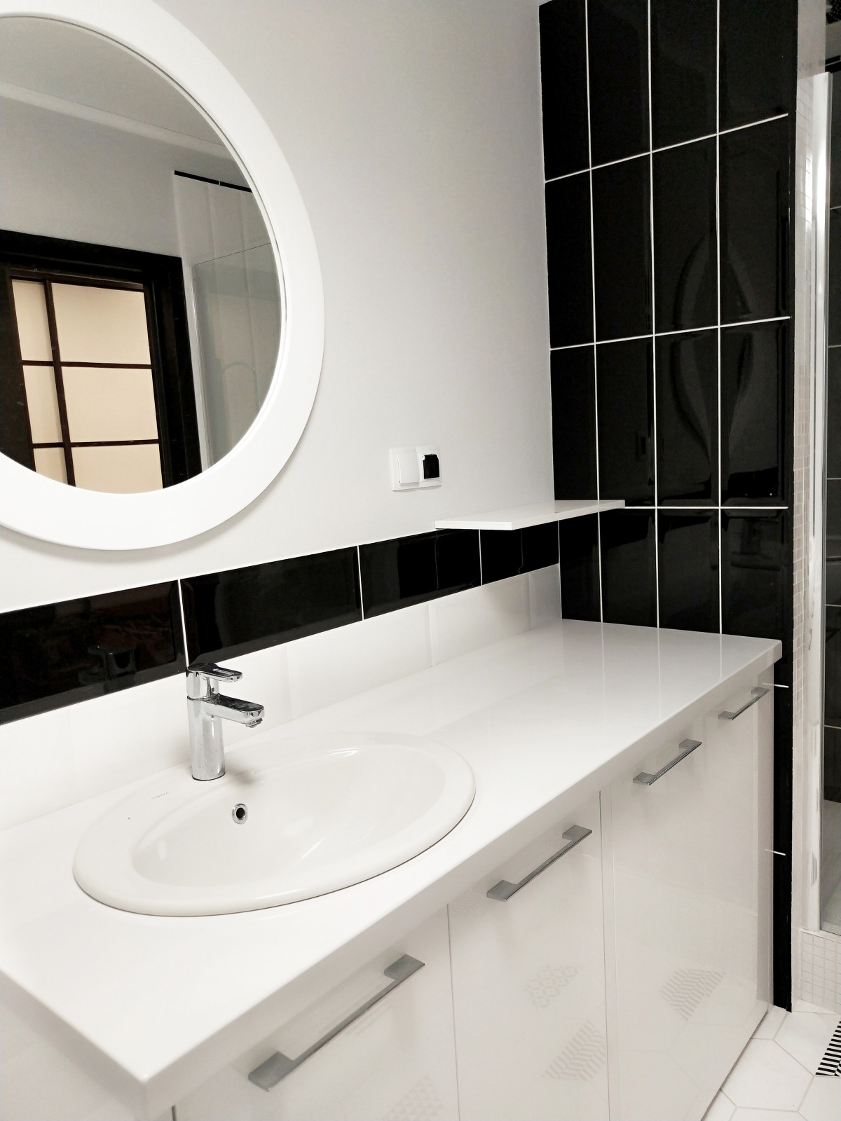 Графичная ванная комната