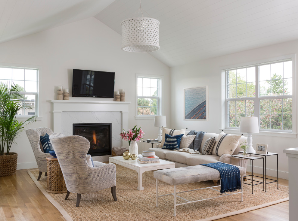 Design ideas for a transitional living room in San Francisco.