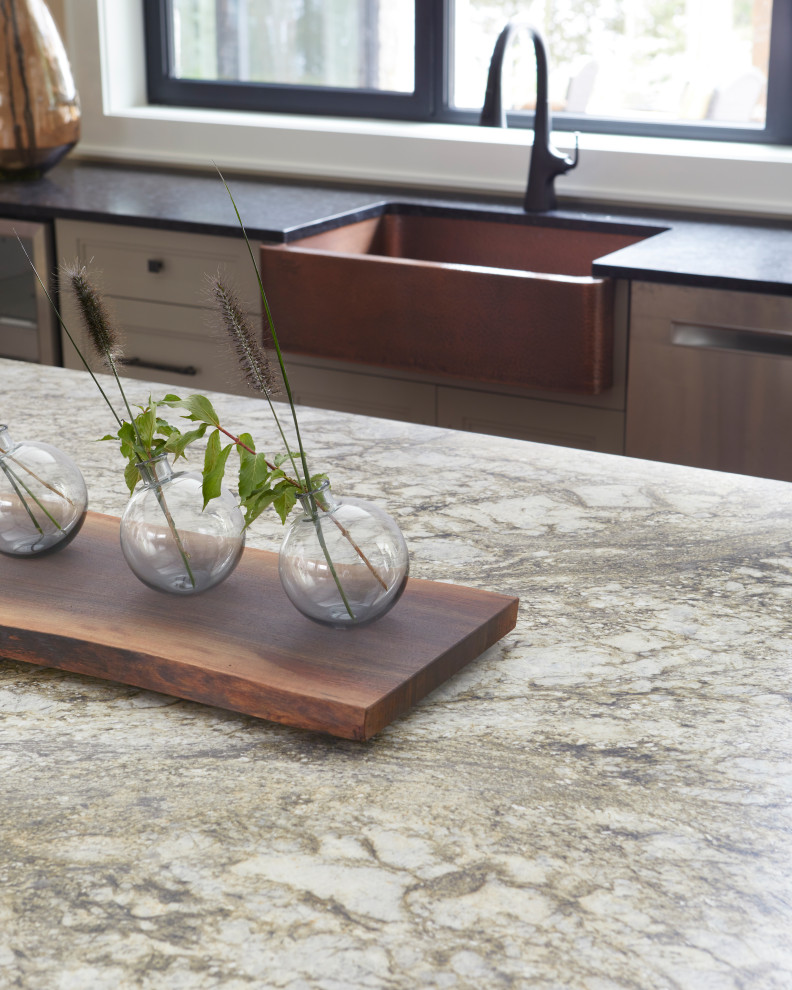 Transitional kitchen photo in Toronto