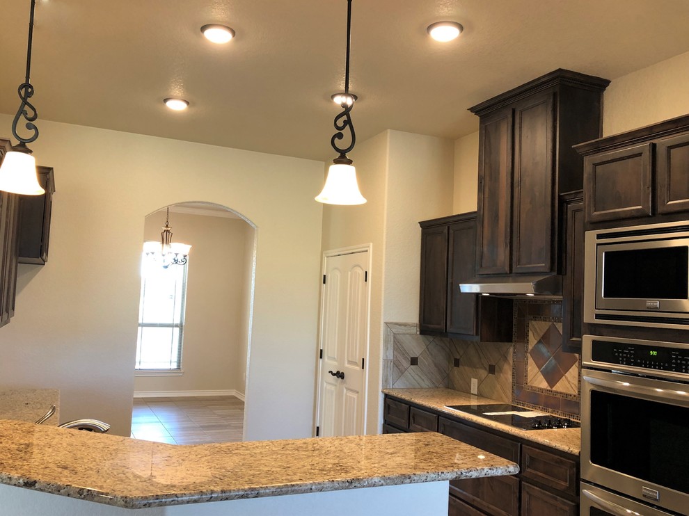 Kitchen - transitional kitchen idea in Austin